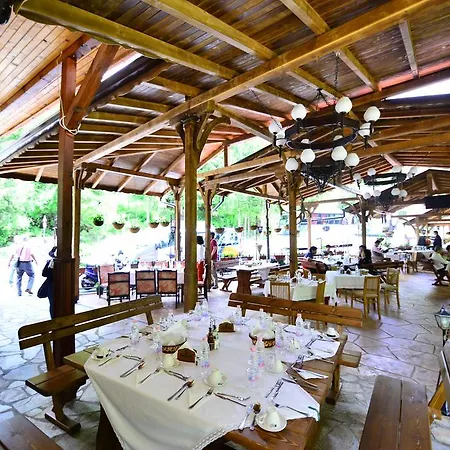 Hotel Family Gorski Kut 2*
